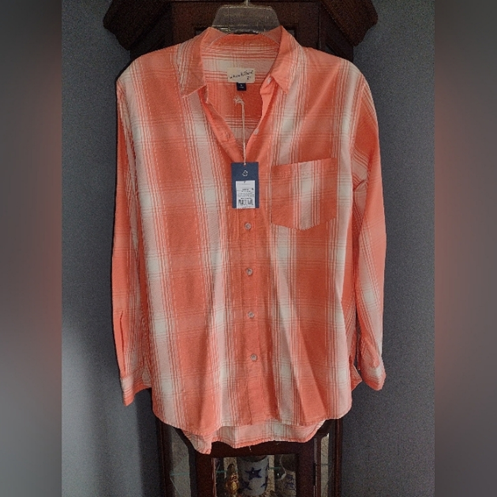 Universal Thread shirt NWT